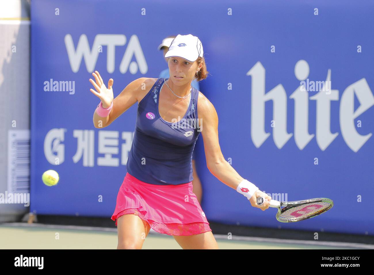 Vavara Lepchenko of USA and Paula Badosa Gibert of ESP match play