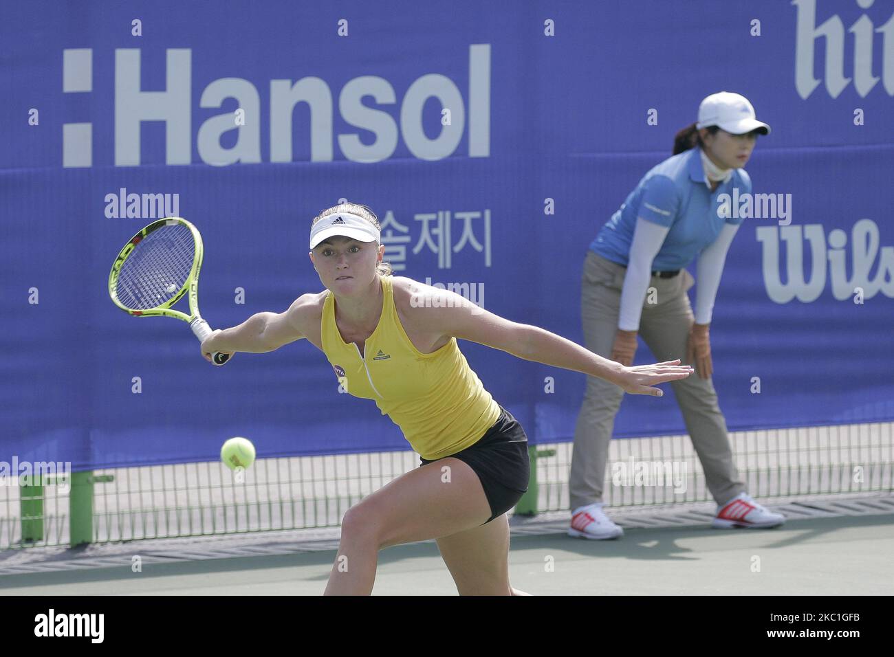 Aliaksandra Sasnovich of BLR and Magdalena Rybarikova of SVK play a match during the WTA Korea Open Third Round at Olympic Park Tennis Court in Seoul, South Korea on September 24, 2015. Aliaksandra Sasnovich Match won score by 6-3,6-3. (Photo by Seung-il Ryu/NurPhoto) Stock Photo