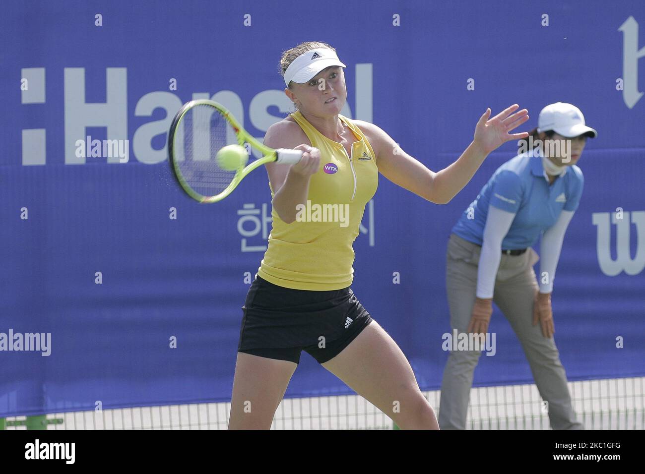 Aliaksandra Sasnovich of BLR and Magdalena Rybarikova of SVK play a match during the WTA Korea Open Third Round at Olympic Park Tennis Court in Seoul, South Korea on September 24, 2015. Aliaksandra Sasnovich Match won score by 6-3,6-3. (Photo by Seung-il Ryu/NurPhoto) Stock Photo