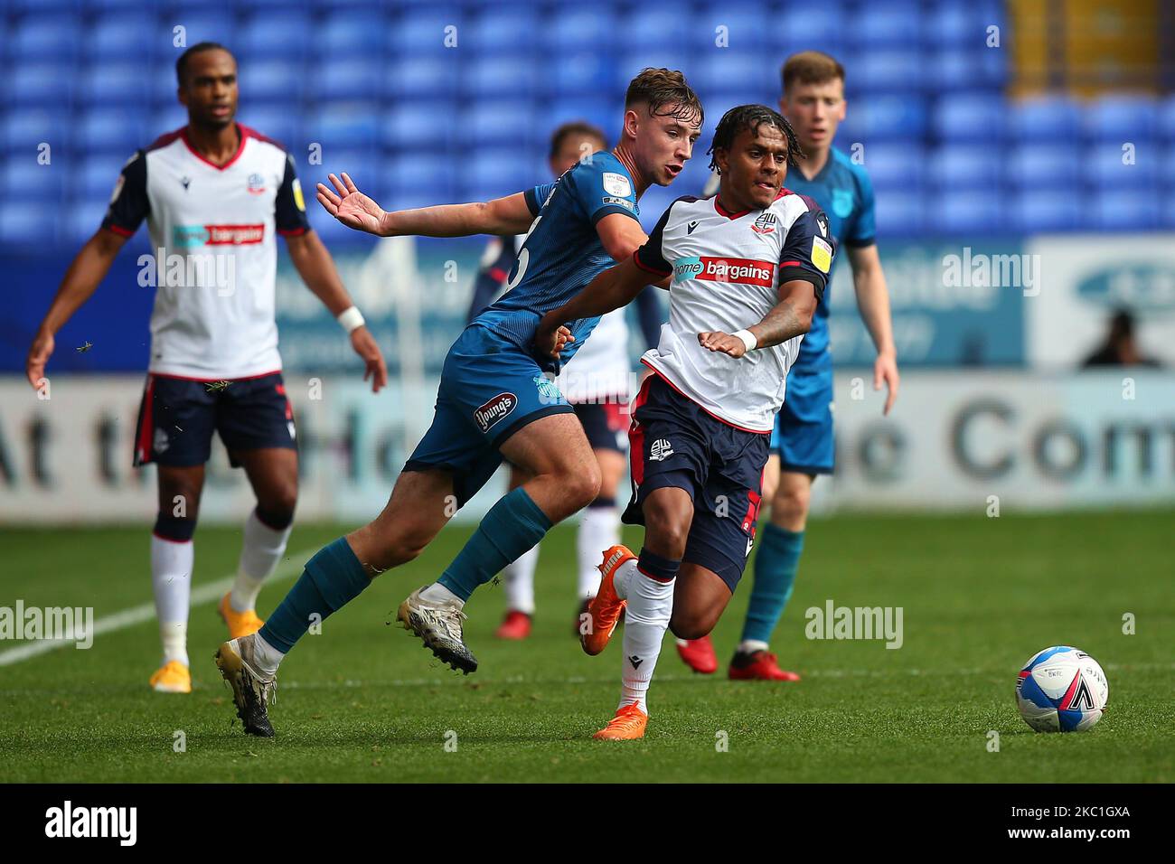 Boltons Jamie Mascoll battles with Grimsbys Terry Taylor during the Sky Bet League 2 match between Bolton Wanderers and Grimsby Town at the Reebok Stadium, Bolton on Saturday 10th October 2020. (Photo by Chris Donnelly/MI News/NurPhoto) Stock Photo