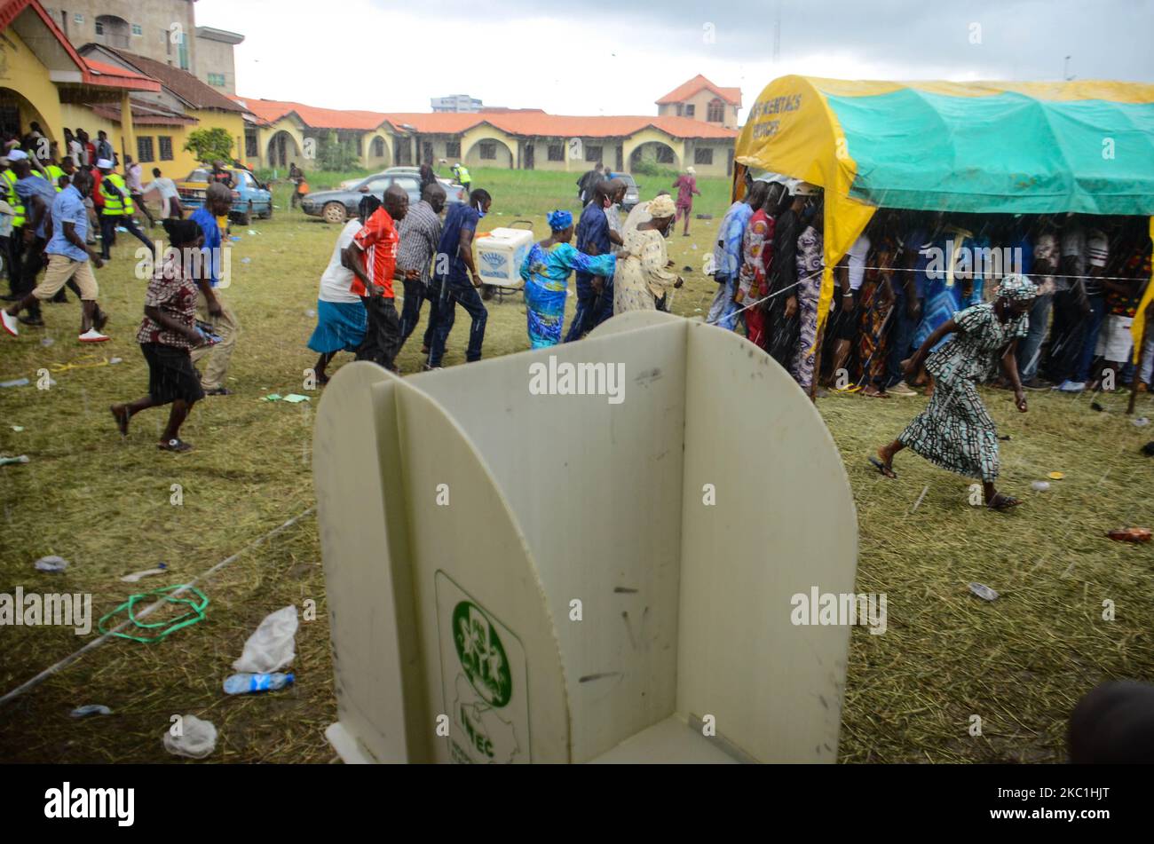 Voters run for shelter as rain disrupt voting process at scared heart primary in schoolGbogi/Isikan, in Akure South Ondo State on October 9, 2020. (Photo by Olukayode Jaiyeola/NurPhoto) Stock Photo