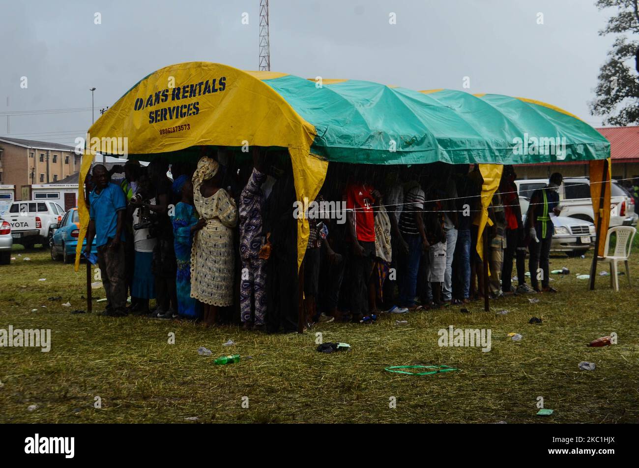 Voters wait under a canopy as rain disrupt voting process at scared heart primary in schoolGbogi/Isikan, in Akure South Ondo State on October 9, 2020. (Photo by Olukayode Jaiyeola/NurPhoto) Stock Photo