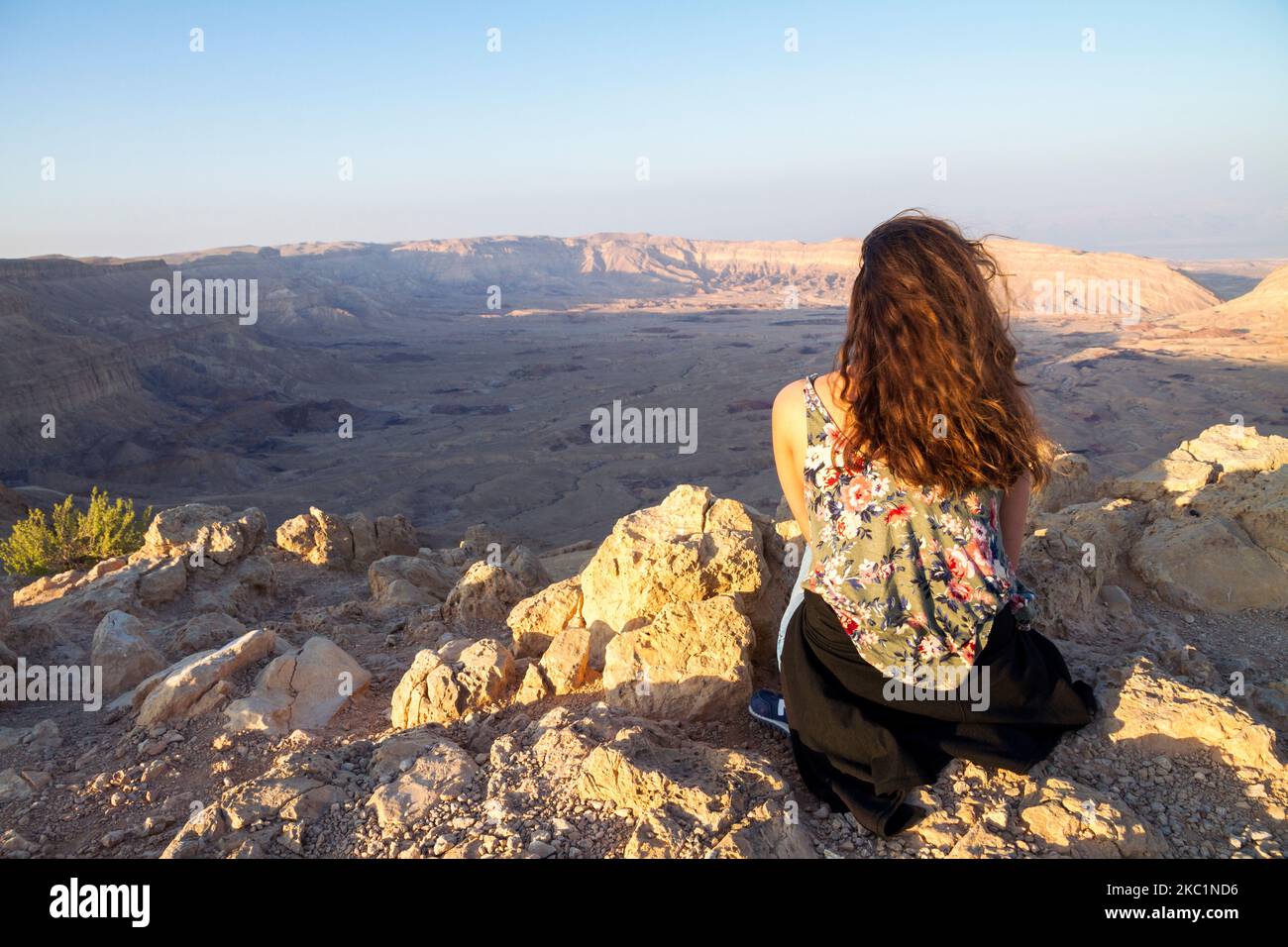 Girl sitting on edge cliff hi-res stock photography and images - Alamy