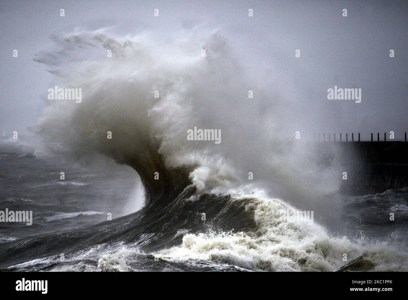 UK Weather, Stormy seas at the breakwater on the Headland, Hartlepool, County Durham on Tuesday 13th October 2020. (Photo by Tom Collins/MI News/NurPhoto) Stock Photo