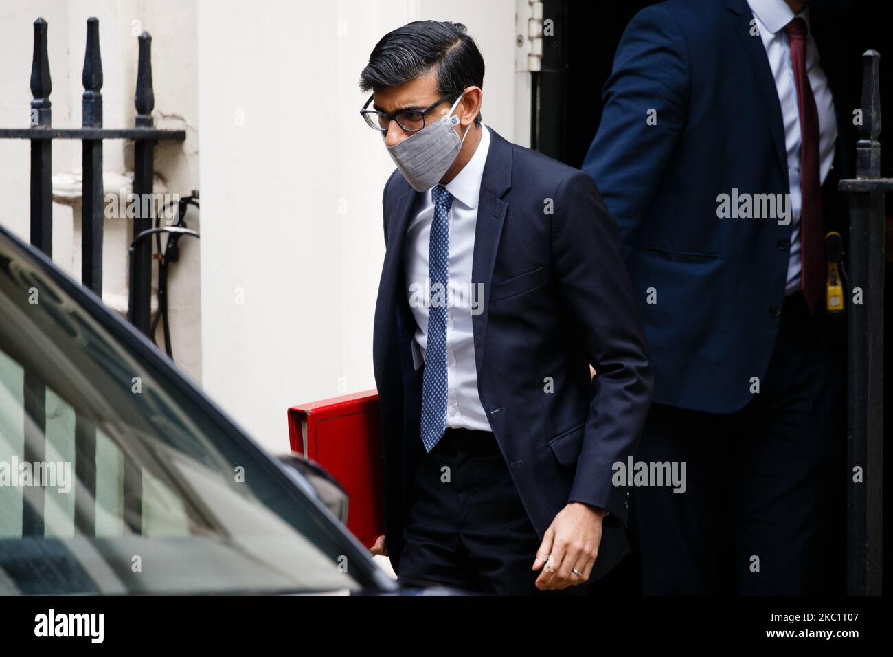 Chancellor Of The Exchequer Rishi Sunak wears a face mask leaving 11 Downing Street in London, England, on October 14, 2020. (Photo by David Cliff/NurPhoto) Stock Photo
