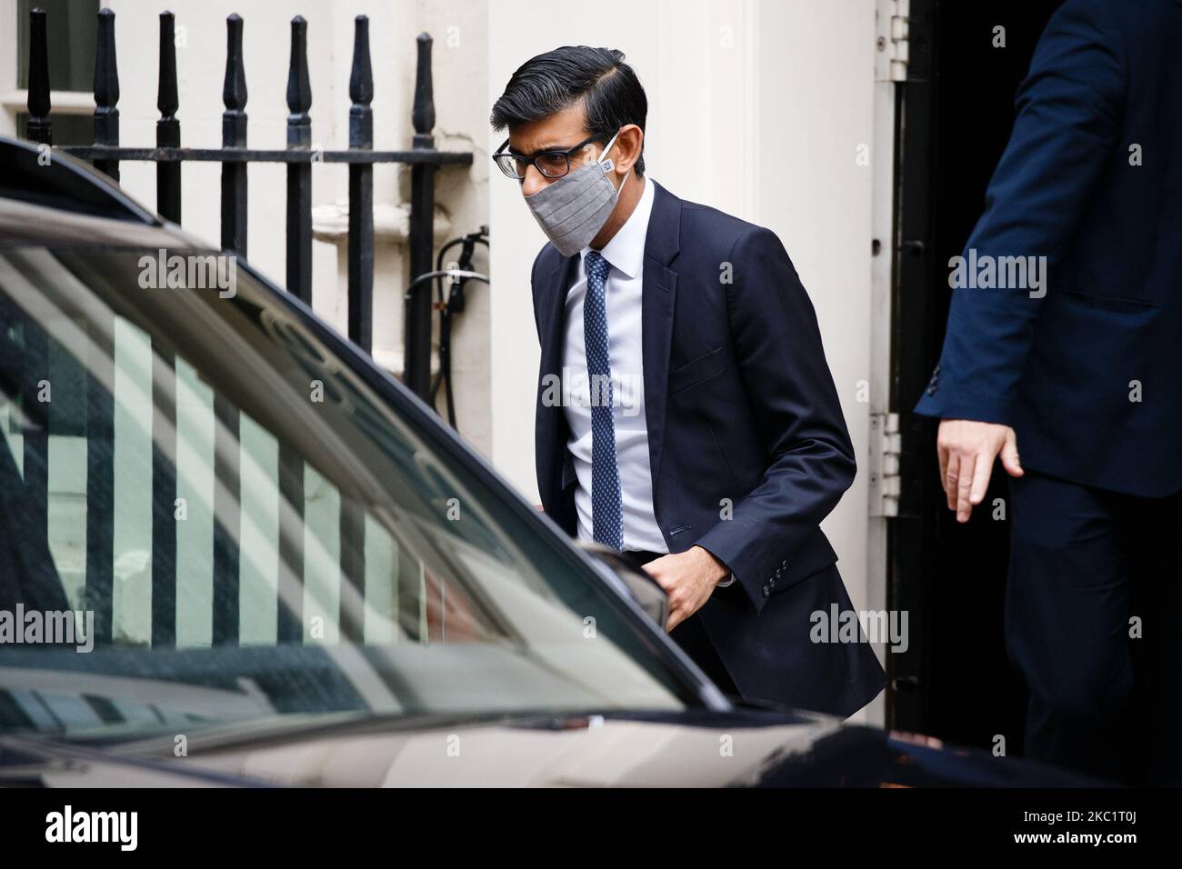 Chancellor Of The Exchequer Rishi Sunak wears a face mask leaving 11 Downing Street in London, England, on October 14, 2020. (Photo by David Cliff/NurPhoto) Stock Photo