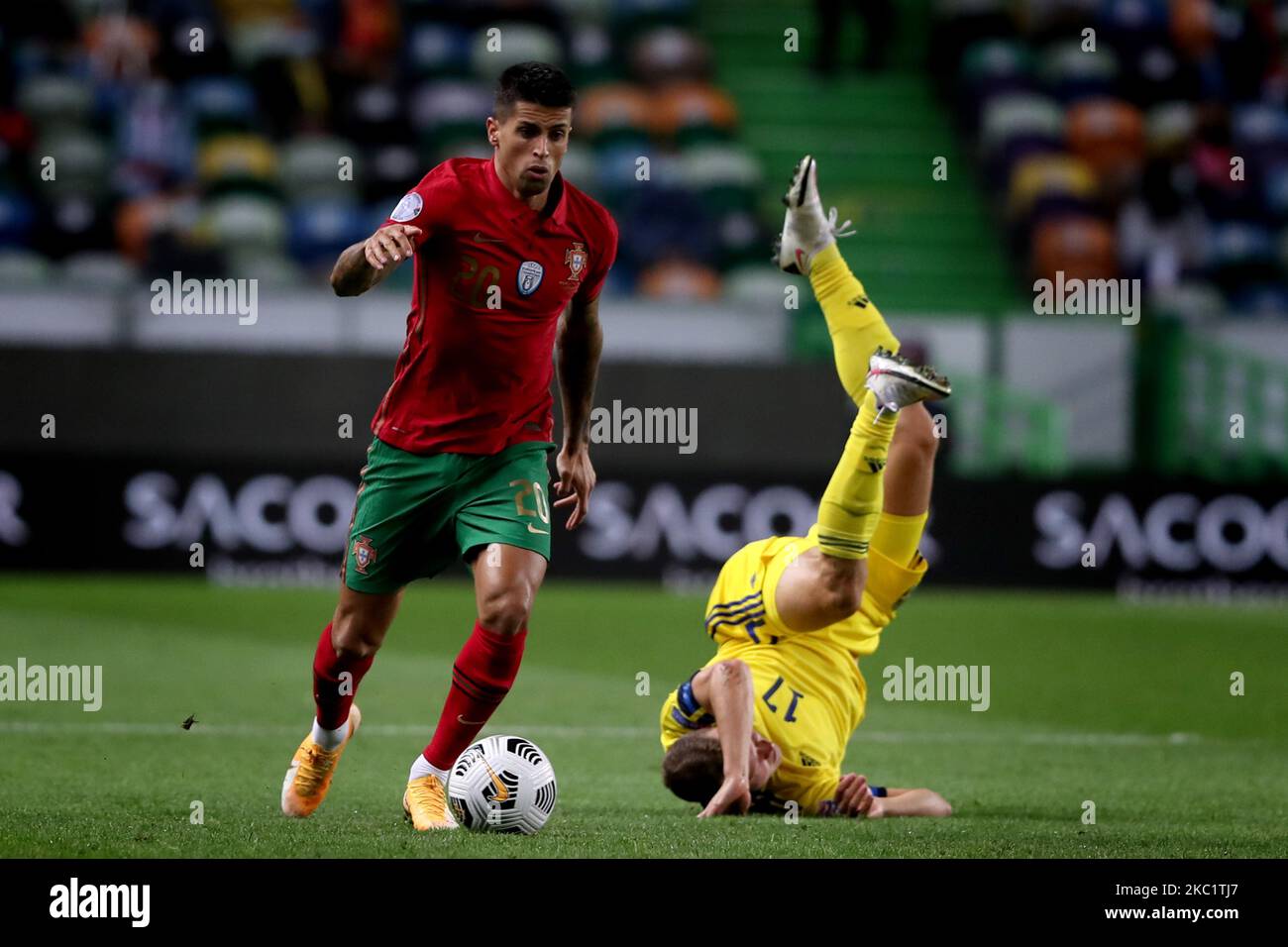 Joao Cancelo of Portugal (L) vies with Viktor Claesson of Sweden during the UEFA Nations League group stage match between Portugal and Sweden, at the Jose Alvalade stadium in Lisbon, Portugal, on October 14, 2020. (Photo by Pedro FiÃºza/NurPhoto) Stock Photo