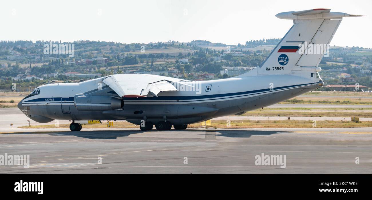Aircraft il 76 hi-res stock photography and images - Page 8 - Alamy