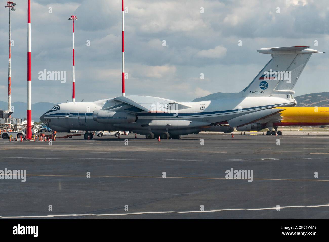 Aircraft il 76 hi-res stock photography and images - Page 9