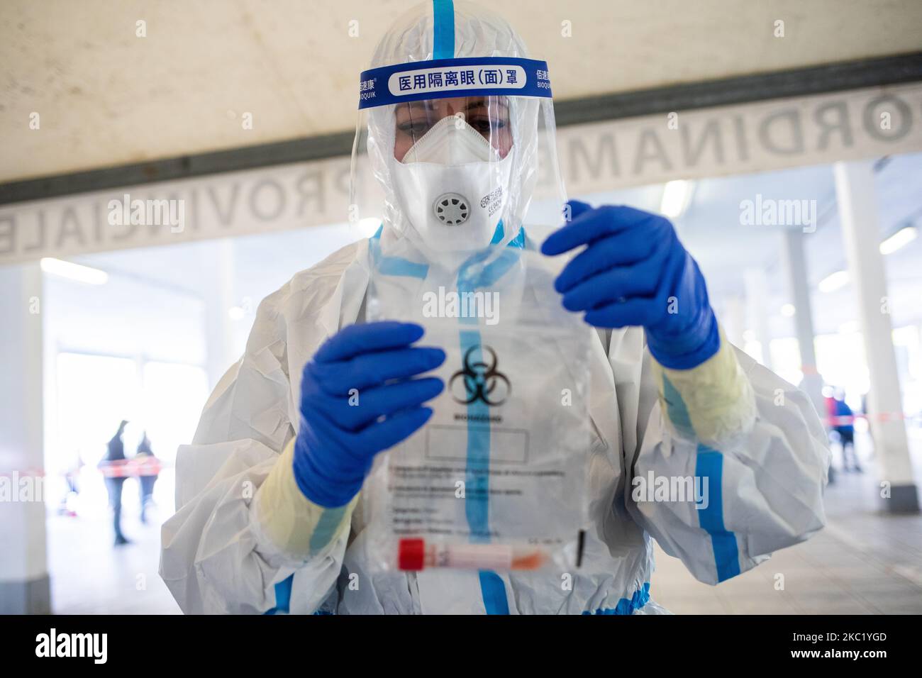 Health workers collect swab in Turin, Italy, on October 16, 2020. Many places of sanitary test are put in place to contrast the spread of Sars-cov-2 infection and prevent the second wave. In the picture one of the Covid-19 control hotspot where rhino-pharyngeal swabs are carried out for people deemed at risk after trips abroad, infections at school or in the workplace, or simply for possible contacts with infected people. (Photo by Mauro Ujetto/NurPhoto) Stock Photo