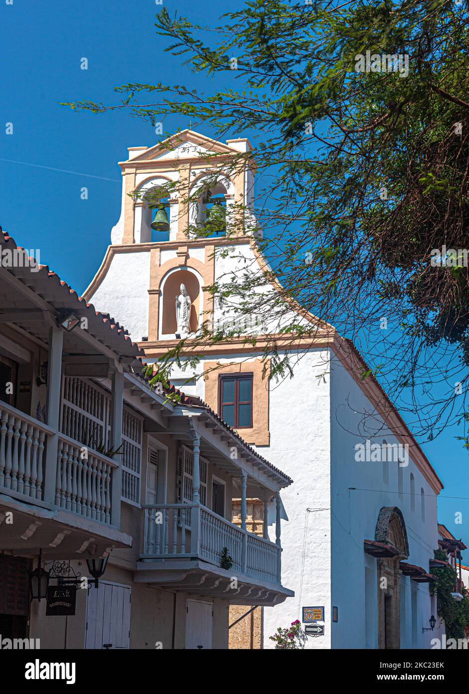 Iglesia de Santo Toribio, Calle del Sargento Mayor, Cartagena de Indias, Colombia. Stock Photo