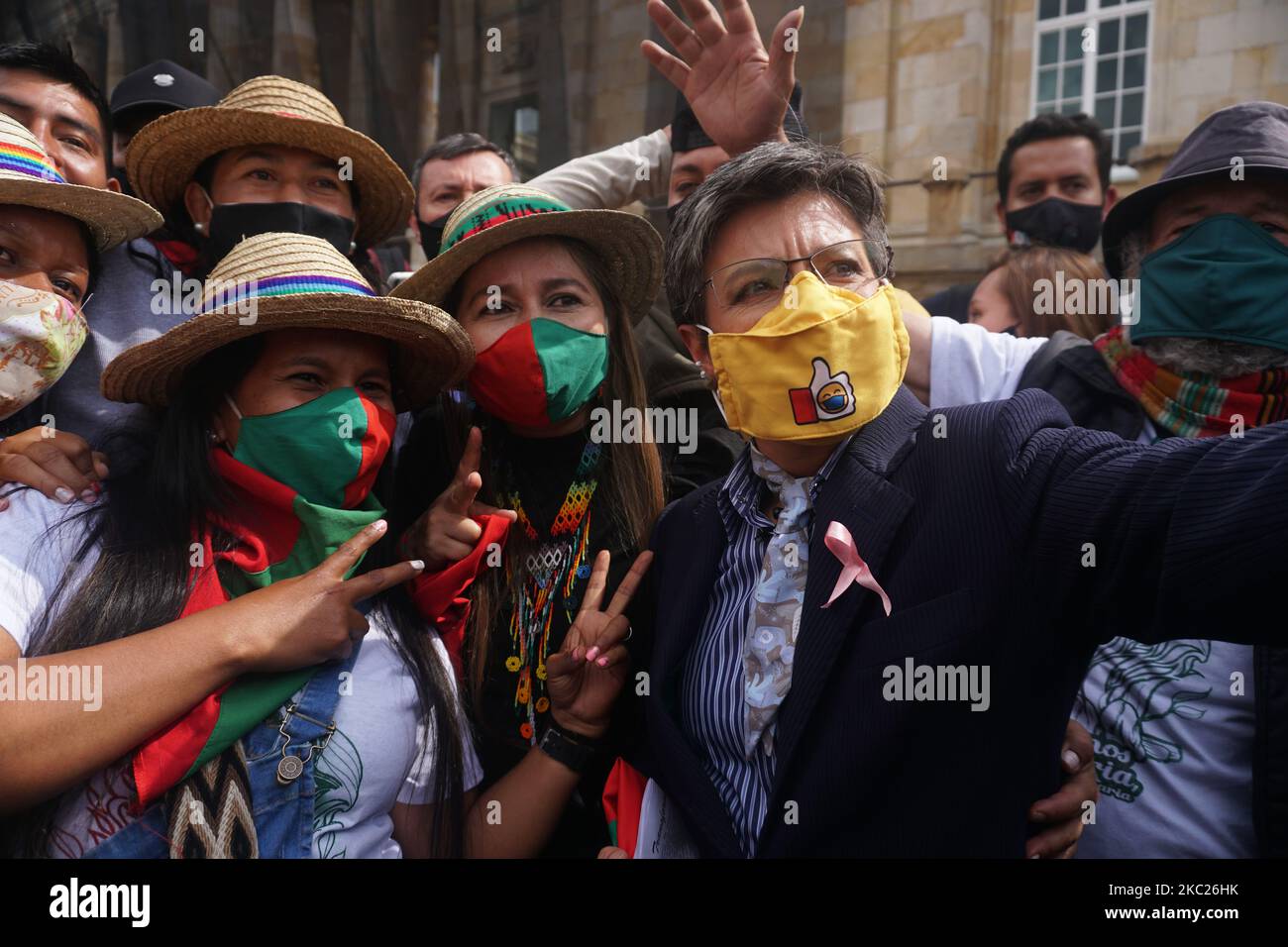 Indigenous women defend hi-res stock photography and images - Alamy