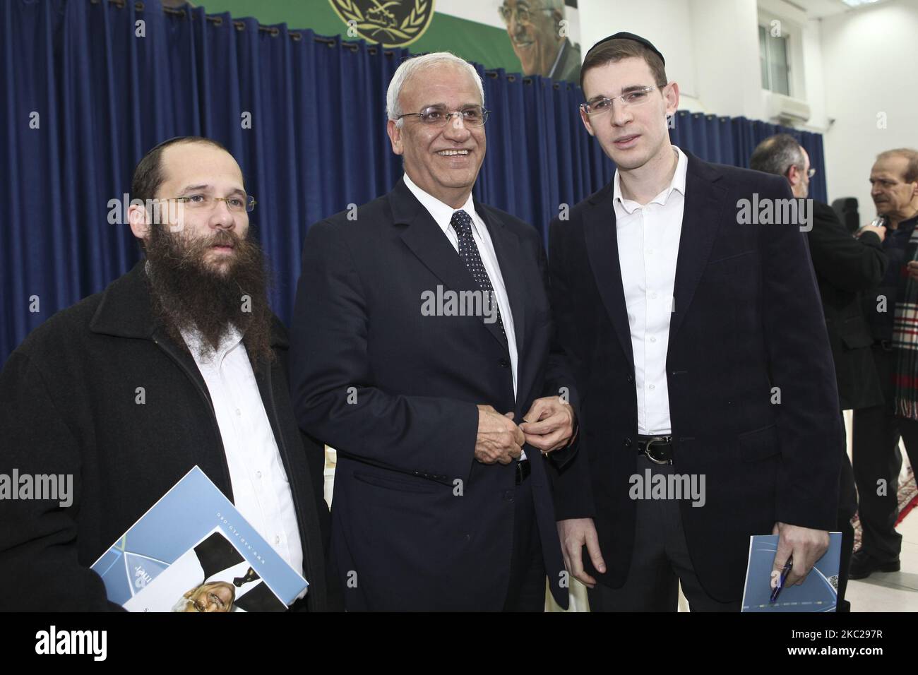 Senior Palestinian politician and diplomat and top PLO official Saeb Erekat (center) meets with Israeli citizens in the West Bank city of Ramallah on 19 December, 2010. Senior Palestinian politician and diplomat and top PLO official Saeb Erekat is in critical condition with COVID-19 after he was hospitalized at Israel's Hadassah Medical Center in Jerusalem on Sunday, 18 October, 2020. (Photo by Mati Milstein/NurPhoto) Stock Photo