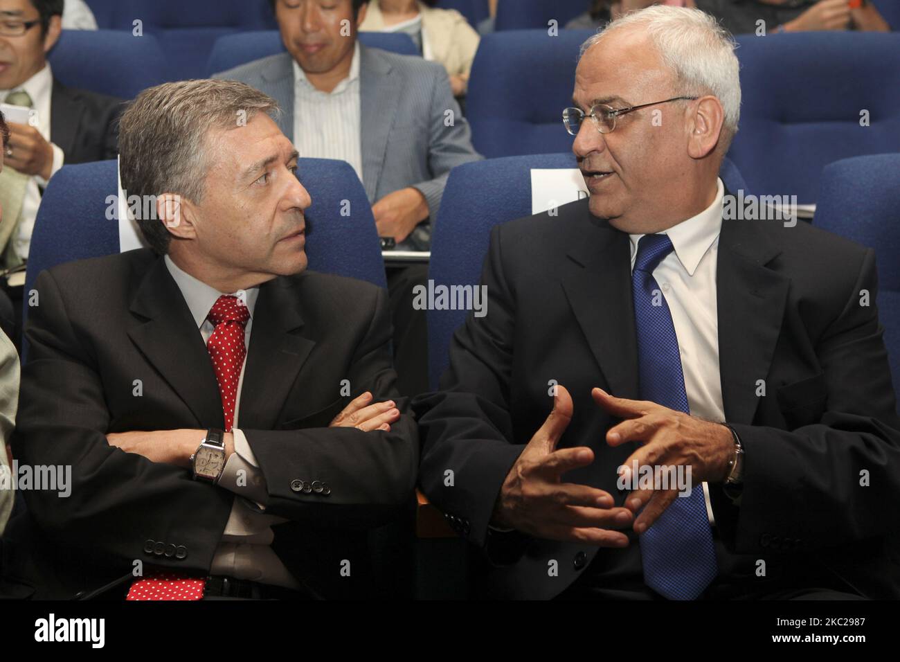 Senior Palestinian politician and diplomat and top PLO official Saeb Erekat (right) talking with former Israeli government minister Yossi Beilin at a conference organized by the Geneva Initiative organization in Tel Aviv, Israel, on 16 May, 2011. Senior Palestinian politician and diplomat and top PLO official Saeb Erekat is in critical condition with COVID-19 after he was hospitalized at Israel's Hadassah Medical Center in Jerusalem on Sunday, 18 October, 2020. (Photo by Mati Milstein/NurPhoto) Stock Photo