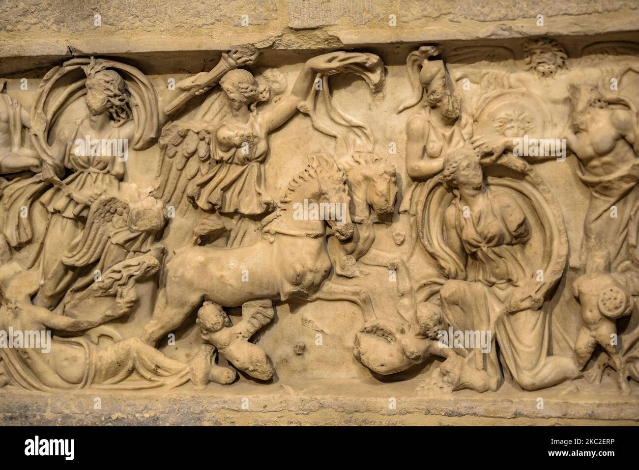 Roman sarcophagi from the 3rd-4th centuries AD inside the basilica of Sant Feliu in Girona (Catalonia, Spain) ESP: Sarcófagos romanos de los s.III-IV Stock Photo