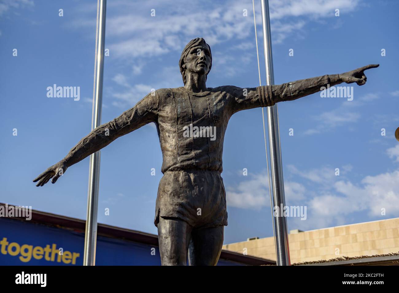 Sculpture of Johan Cruyff in front of the Spotify Camp Nou stadium (Barcelona, Catalonia, Spain) ESP: Escultura de Johan Cruyff delante del estadio Stock Photo