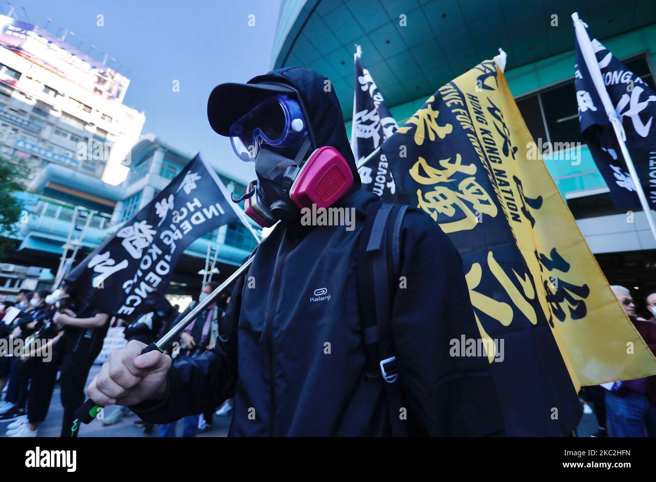 Approximately 3000 people wearing black bloc, holding signs and Hong Kong independence flags and chanting slogans demand for release of the 12 Hong Kong people who have been apprehended by Chinese law enforcement during their trip by boat to Taiwan, in Taipei City, Taiwan, on 25 October 2020. The group stepping onto China's national flags and waving the flags of former British Hong Kong also gather outside the Chinese owned Taipei Branch of ''Bank of China'' before ending the march at the Hong Kong Economic, Trade and Cultural Office in Taipei. (Photo by Ceng Shou Yi/NurPhoto) Stock Photo