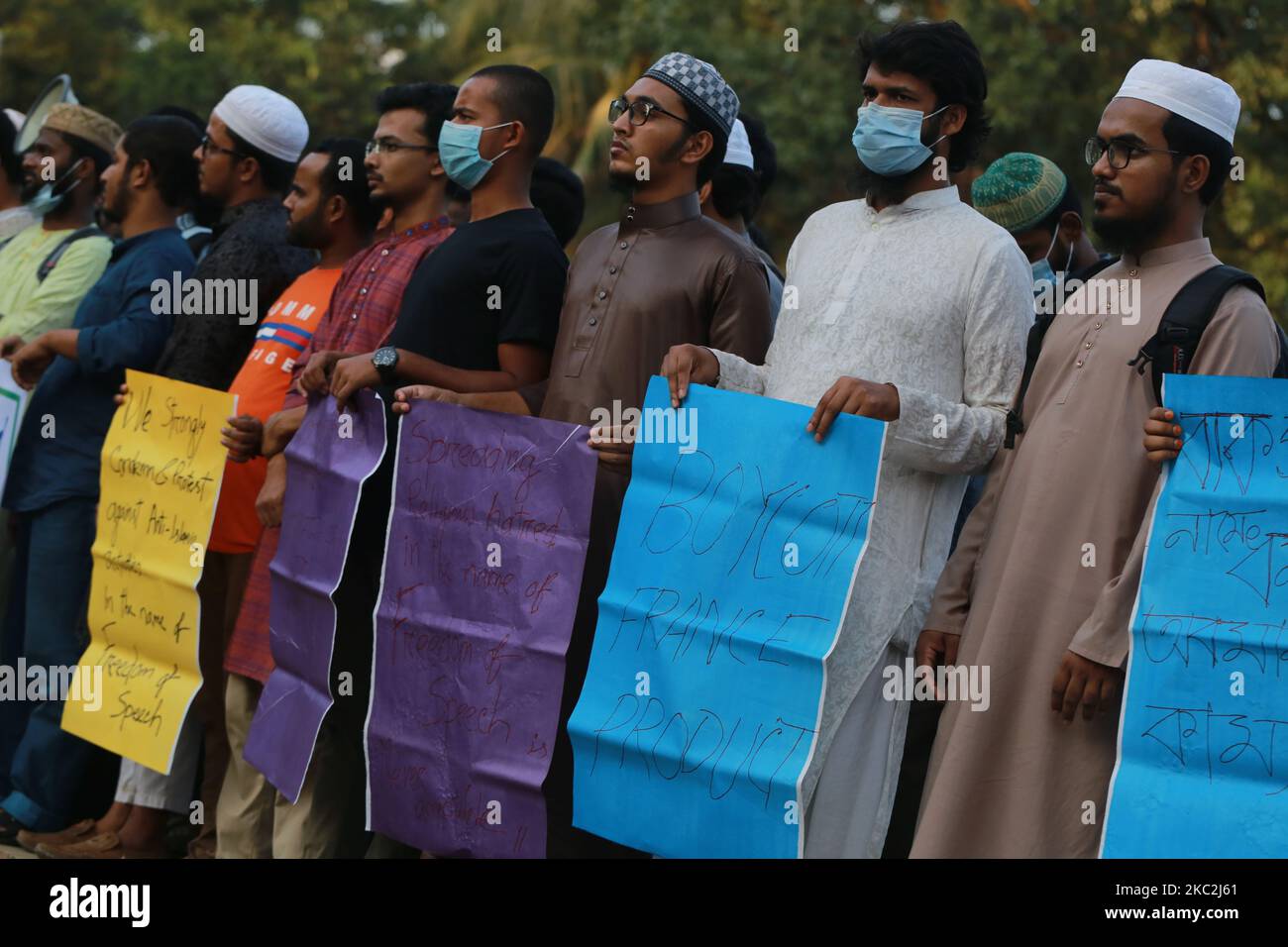 Bangladeshi students protest against the reprinting cartoons of the Prophet Mohammed by French satirical magazine Charlie Hebdo's, in Dhaka on October 25, 2020. (Photo by Rehman Asad/NurPhoto) Stock Photo