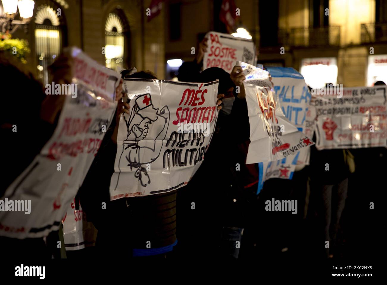 Members of the People's Unity Candidacy (CUP), the Catalan left-wing pro-independence party, demonstrate against the curfew, which they consider to be a militarisation of society and in favour of public health to fight the pandemic of the Covid-19 Coronavirus during the second night of curfew. In Barcelona, Catalonia, Spain on 26 October 2020. (Photo by Albert Llop/NurPhoto) Stock Photo