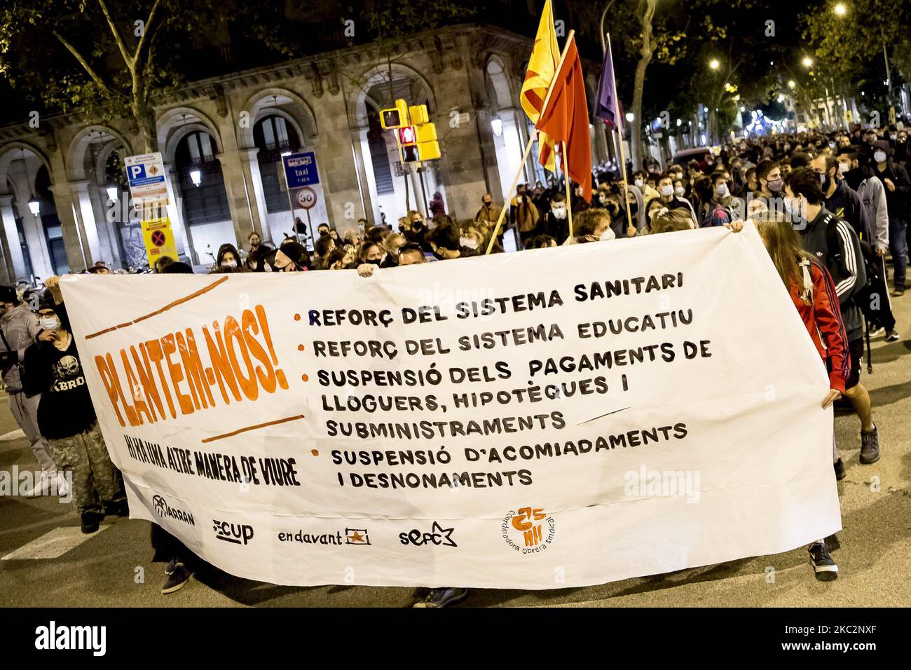 Members of the People's Unity Candidacy (CUP), the Catalan left-wing pro-independence party, demonstrate against the curfew, which they consider to be a militarisation of society and in favour of public health to fight the pandemic of the Covid-19 Coronavirus during the second night of curfew. In Barcelona, Catalonia, Spain on 26 October 2020. (Photo by Albert Llop/NurPhoto) Stock Photo
