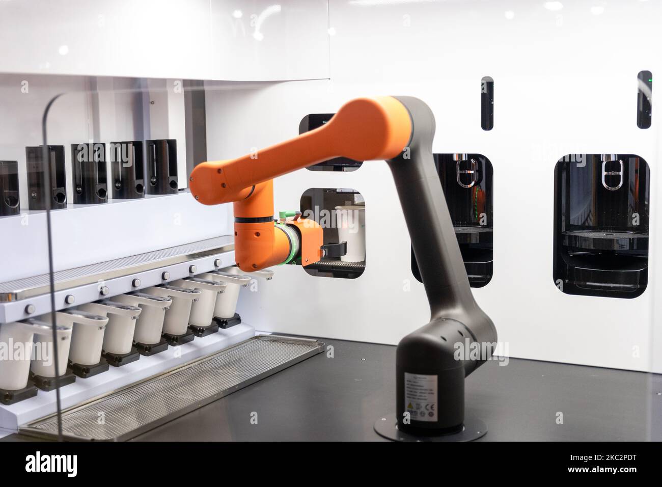 STORANT's artificial intelligence barista robot is demonstrating the process of making coffee during AI Expo Korea at Coex on October 27, 2020 in Seoul, South Korea. STORANT has developed and commercialized the world's finest smart barista system, in which robots manufacture coffee and transmit it to tables with customers. By December 2020, 15 stores will be opened in major cities nationwide. (Photo by Chris Jung/NurPhoto) Stock Photo