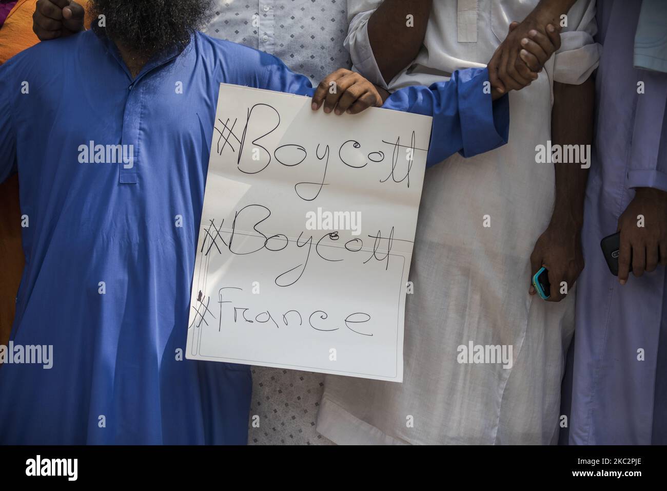 Activists and supporters of the Islami Andolon Bangladesh, a Islamist political party, hold a protest march calling for the boycott of French products and denouncing French president Emmanuel Macron for his comments over Prophet Mohammed caricatures, in Dhaka on October 27, 2020. (Photo by Ahmed Salahuddin/NurPhoto) Stock Photo
