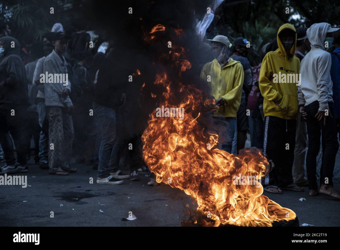 Jakarta, Indonesia, 28 October 2020 : Burnt tyre that lit by demonstrant. Thousands of students held demonstration near Jakarta palace at merdeka street to protest the legallization of Omnibus Law. (Photo by Donal Husni/NurPhoto) Stock Photo