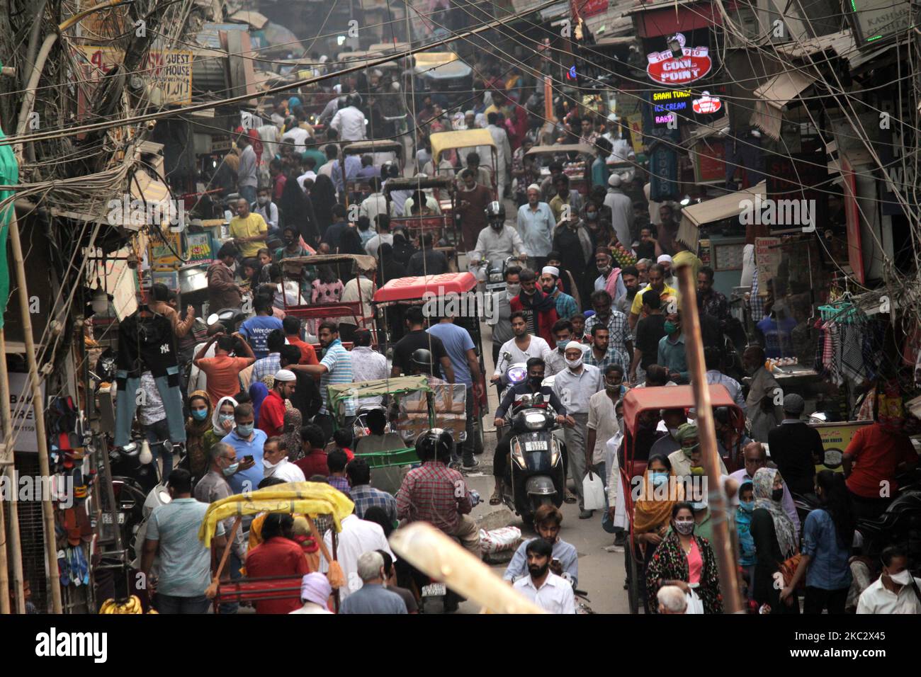 A view of a crowded street in one of the most dense part of the national capital-flouting all social distancing guidelines setup to curb Covid-19, near Jama Masjid, Matia Mahal, on October 29, 2020 in Delhi. India's Covid-19 tally crossed the eight million mark with 49,881 cases within a span of 24 hours. While the total caseload stood at 8,040,203, the death toll also rose to 120,527, according to the Ministry of Health and Family Welfare. (Photo by Mayank Makhija/NurPhoto) Stock Photo