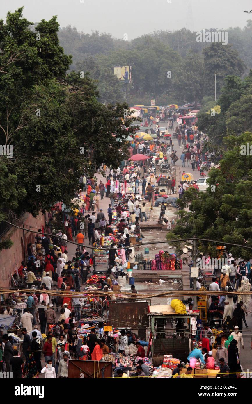 A view of a crowded street in one of the most dense part of the national capital-flouting all social distancing guidelines setup to curb Covid-19, at Meena Bazar near Jama Masjid, on October 29, 2020 in Delhi. India's Covid-19 tally crossed the eight million mark with 49,881 cases within a span of 24 hours. While the total caseload stood at 8,040,203, the death toll also rose to 120,527, according to the Ministry of Health and Family Welfare. (Photo by Mayank Makhija/NurPhoto) Stock Photo