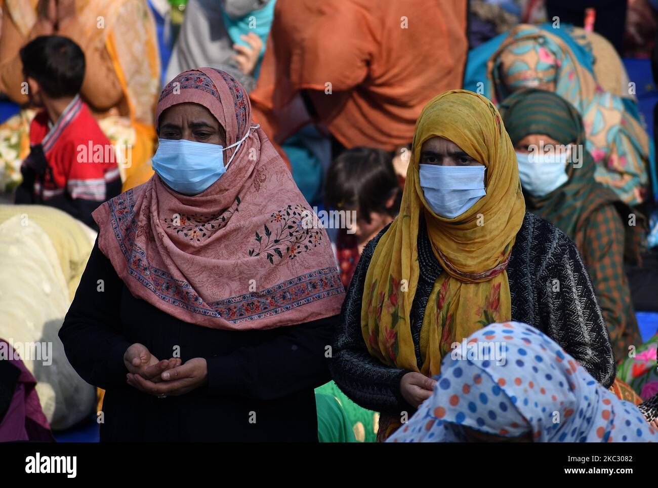 Kashmiri muslim women pray on the occasion of celebration of Mawlid-un-Nabi or Prophet Muhammad's (PBUH) birth anniversary in Dargah Hazratbal shrine in Srinagar, Kashmir, India on October 30, 2020. (Photo by Faisal Khan/NurPhoto) Stock Photo