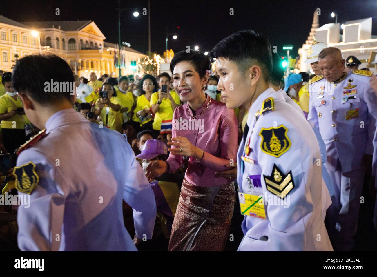 Royal noble consort Sineenat Bilaskalayani greets royalist supporters