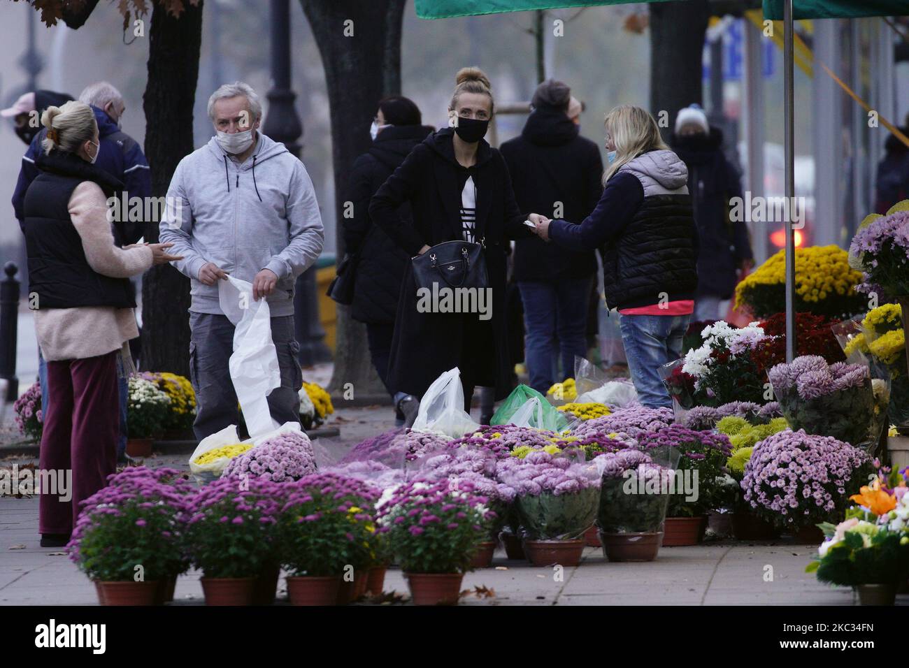 Mandatory closing of cemeteries hires stock photography and images Alamy