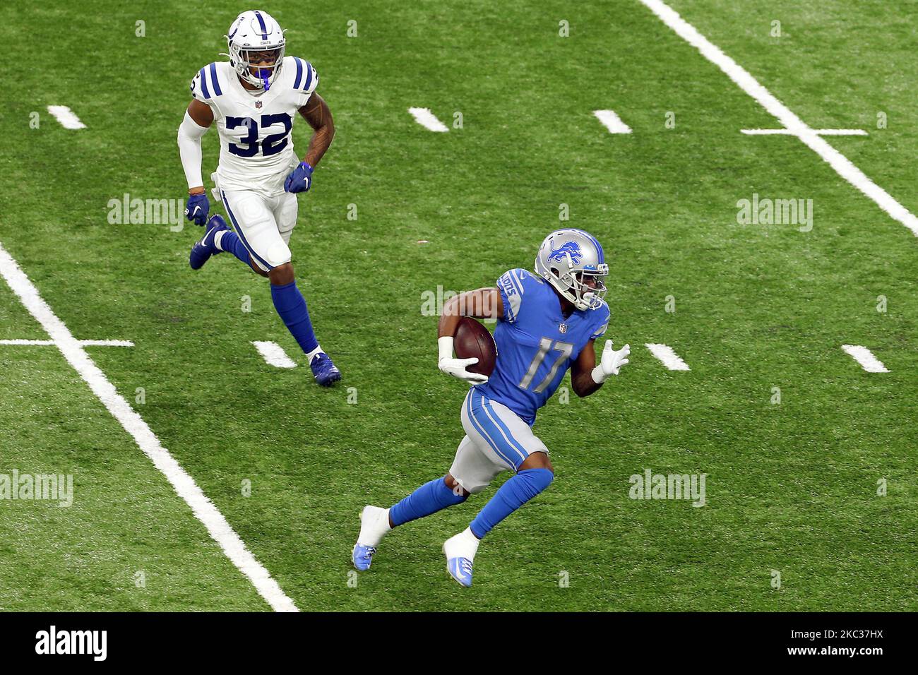 West Virginia receiver Stedman Bailey runs a drill during the NFL football  scouting combine in Indianapolis, Sunday, Feb. 24, 2013. (AP Photo/Dave  Martin Stock Photo - Alamy