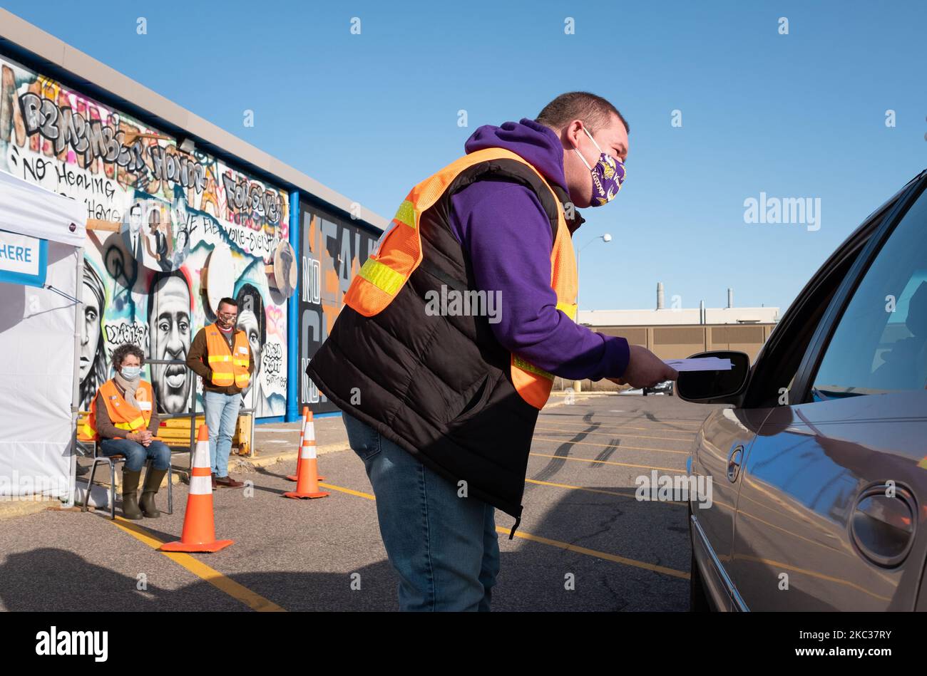 A poll worker accepts a ballot at a drop-off location in south Minneapolis, in Minneapolis, United States on November 2, 2020. As with cities across the United States, Minneapolis saw high a turnout on November 2 for early voting in this year's general election. Both ballot drop-off locations as well as in-person voting centers around the city were busy, with some locations experiencing lines that were blocks long. (Photo by Tim Evans/NurPhoto) Stock Photo