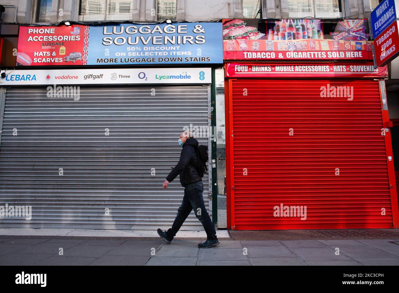 Souvenir shops on oxford street hires stock photography and images Alamy