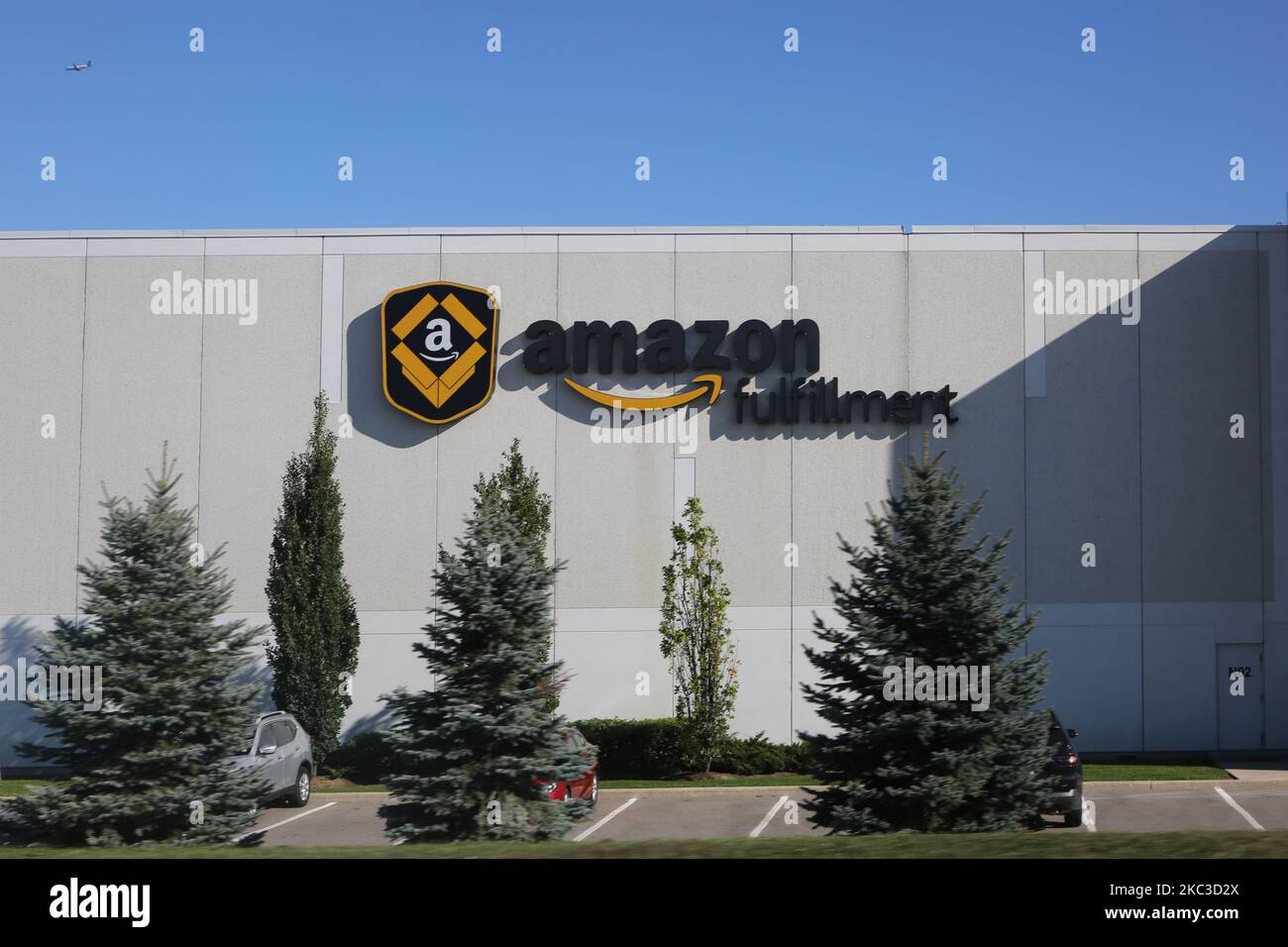 Amazon fulfillment centre hires stock photography and images Alamy