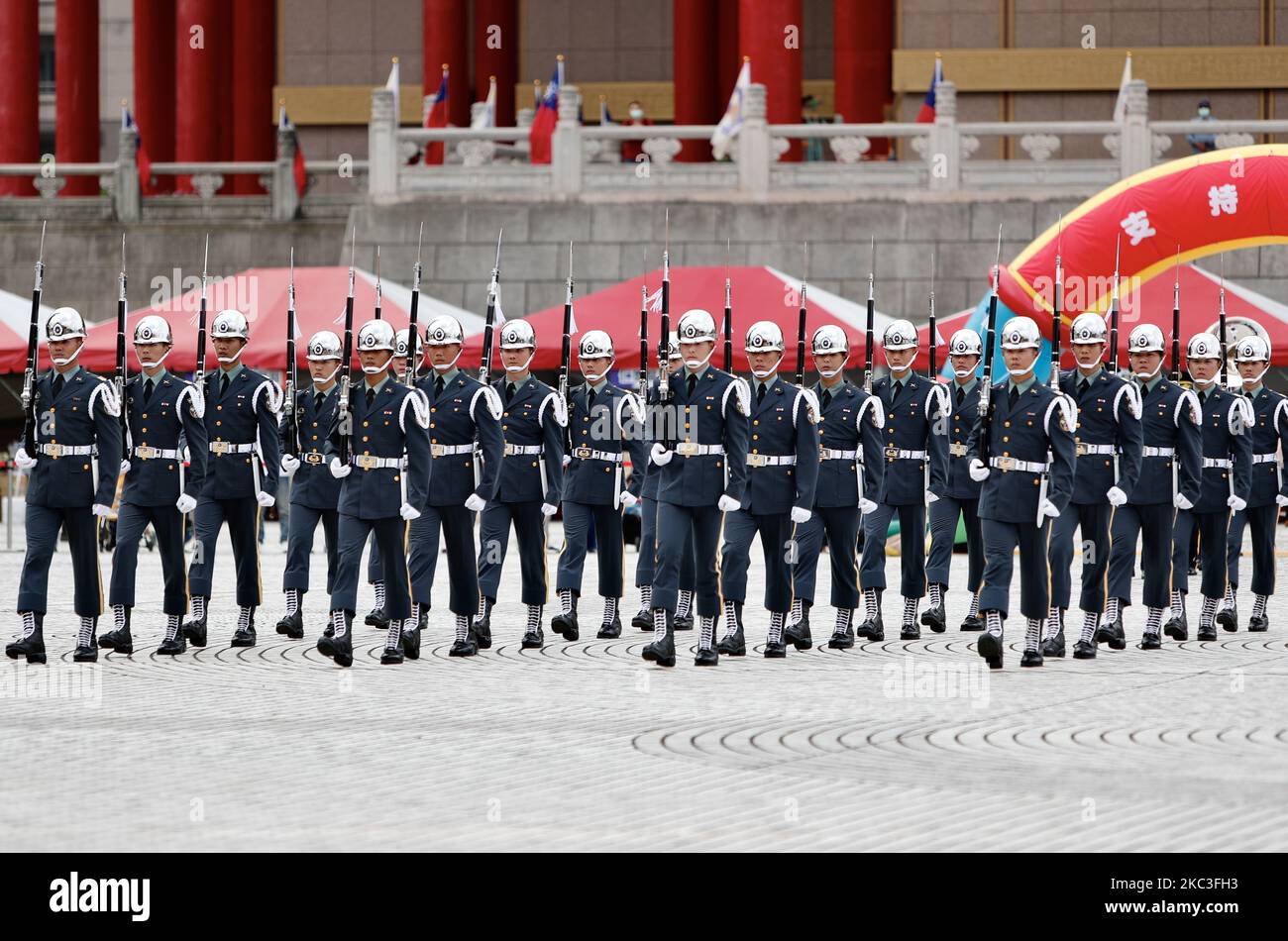 Tri-service honour (honor)guards perform during an event promoting patriotic education and recruiting new members for military organisations and institutes, at the landmark Liberty Square, in Taipei City, Taiwan, on 7 November 2020. The honour guards are comprised of members of the Air Force, Navy and the Army. (Photo by Ceng Shou Yi/NurPhoto) Stock Photo