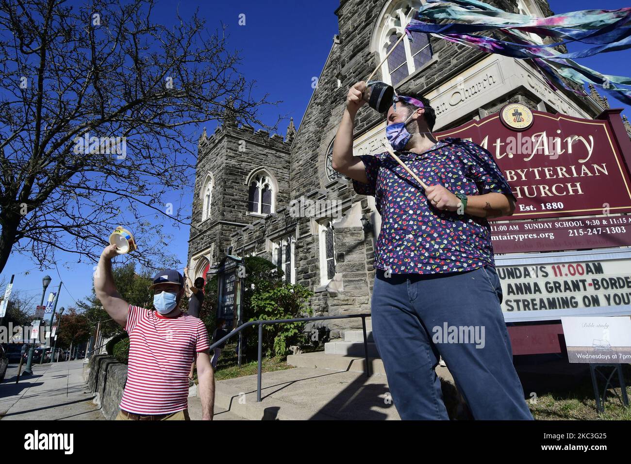 Philadelphians celebrate after the announcement of the historic victory of Joe Biden and Kamala Harris in the 2020 US Presidential Elections, in the liberal neighborhood of Mt Airy in Northwest Philadelphia, PA, USA on November 7, 2020. (Photo by Bastiaan Slabbers/NurPhoto) Stock Photo