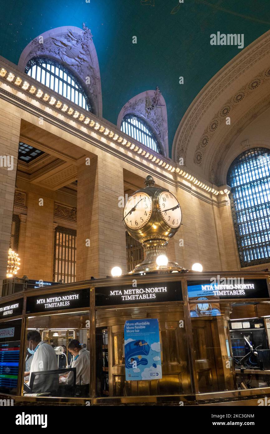 The information kiosk in Grand Central's grand concourse is topped by the iconic clock, 2022, New York City, USA Stock Photo