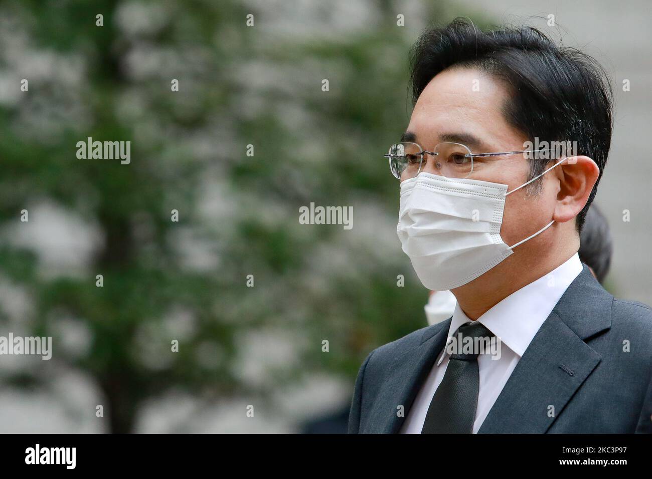 Samsung Electronics Vice Chairman Jay Y. Lee(Jae-yong Lee) arrives at the Seoul High Court for a trial on November 09, 2020 in Seoul, South Korea. Jay Y. Lee has repeatedly denied all his charges, but there is possibility of returning to jail if he is convicted. (Photo by Chris Jung/NurPhoto) Stock Photo