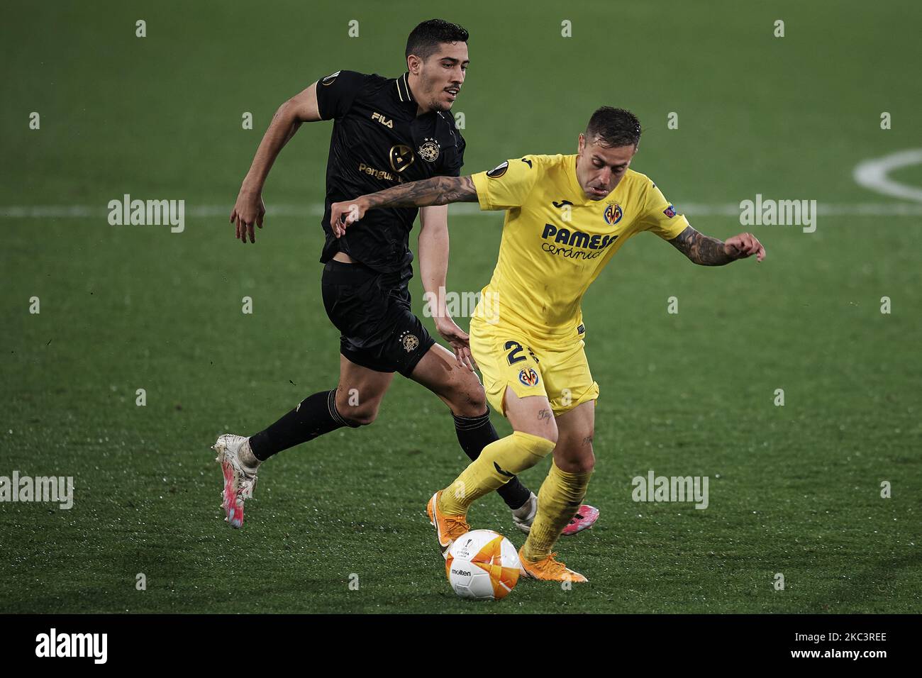 Ruben Pena of Villarreal and Matan Baltaxa of Maccabi Tel Aviv compete for the ball during the UEFA Europa League Group I stage match between Villarreal CF and Maccabi Tel-Aviv FC at Estadio de la Ceramica on November 5, 2020 in Villareal, Spain. (Photo by Jose Breton/Pics Action/NurPhoto) Stock Photo