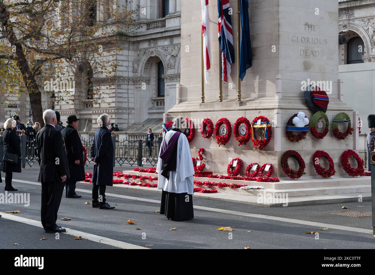 An official delegation pays their respects at the Cenotaph on Armistice Day to commemorate military personnel who died in the line of duty on the anniversary of the end of the First World War, on 11 November, 2020 in London, England. (Photo by WIktor Szymanowicz/NurPhoto) Stock Photo