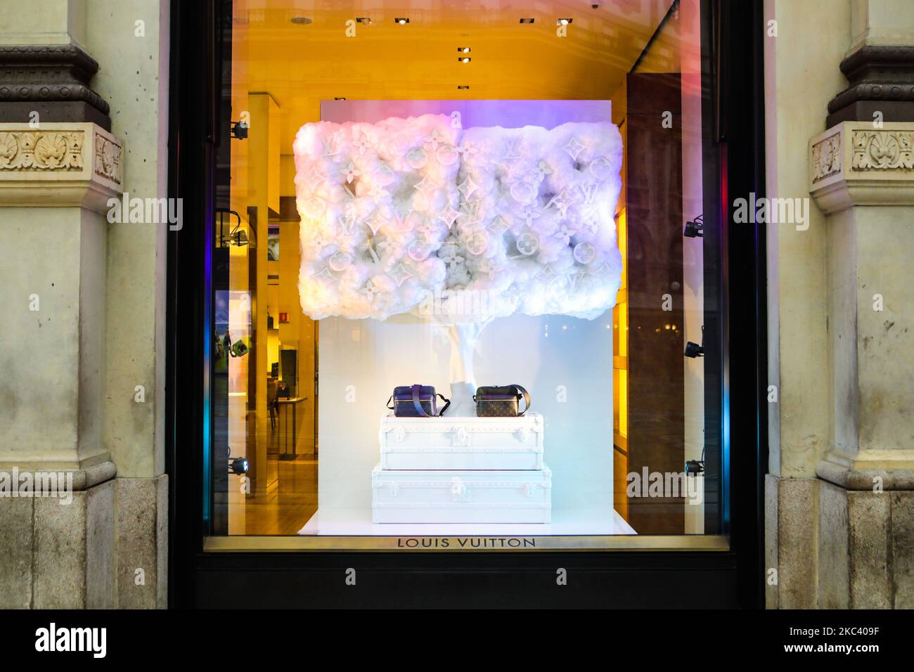 Holiday Window Display 2020 - Louis Vuitton