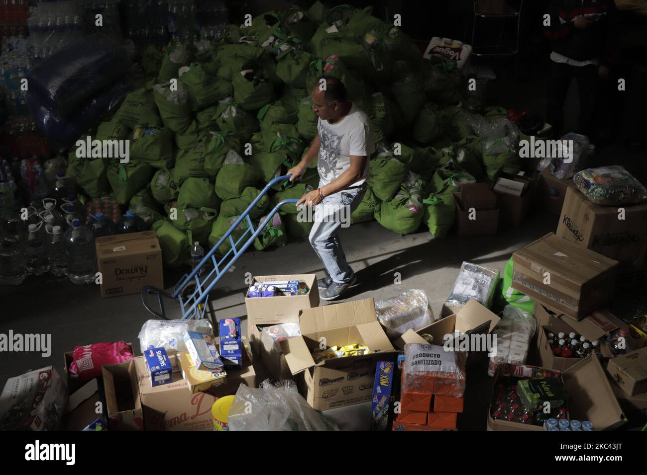 Worker at the Casa de Tabasco Carlos Pellicer located in Mexico City, during the classification of provisions and non-perishable food before the declaration of emergency for some municipalities of the state of Tabasco to be distributed to its population, due to the floods registered since first days of November in both regions. (Photo by Gerardo Vieyra/NurPhoto) Stock Photo