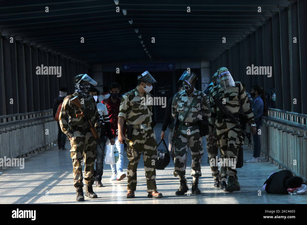 CISF personnel using face shields to cover their face amidst the spread of the coronavirus disease (COVID-19), at Anand Vihar Metro Station as large number of people arrive to board trains and buses ahead of 'Chhath Puja' festival , on November 17, 2020 in New Delhi. India recorded a little over 29,000 fresh Covid infections in the last 24 hours, lowest daily number since July 13. India's total cases has risen to 88,74,291. With 449 new deaths, toll is up to 1,30,519. (Photo by Mayank Makhija/NurPhoto) Stock Photo