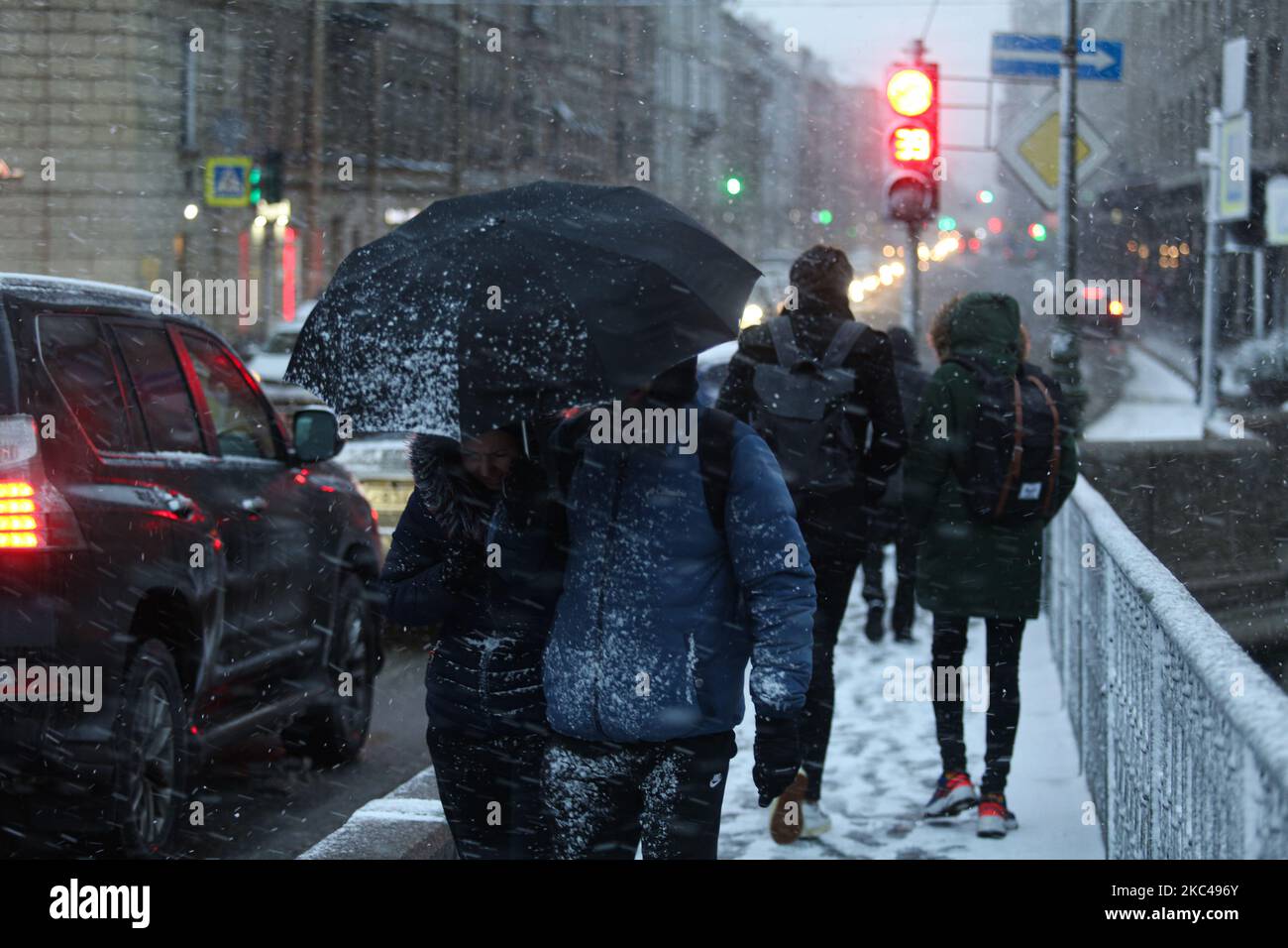 5 декабря 2015. Снегопад в Петербурге. Снегопад в городе. Мокрый снег. Сильный снегопад.