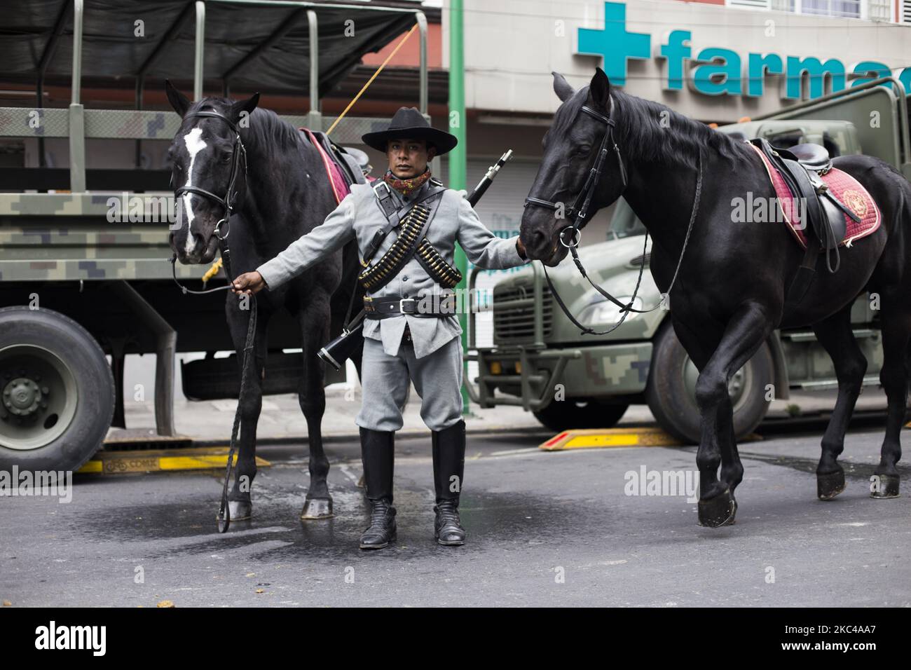 Actresses and actors disguised as characters from the Mexican Revolution, wearing protective masks due the Covid-19 pandemic, commemorate the 110th anniversary of Mexican Revolution, on November 20, 2020 in Mexico City, Mexico. (Photo by Cristian Leyva/NurPhoto) Stock Photo