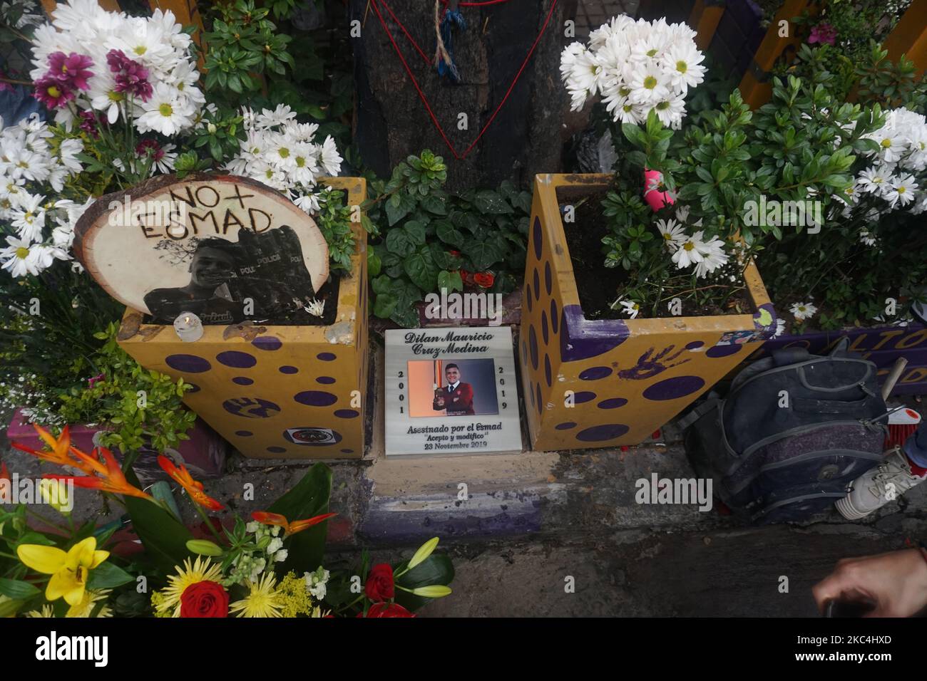 People pay tribute to Dilan Cruz, during the anniversary of 1 year after being assassinated by an ESMAD agent, in Bogota, Colombia, on November 23, 2020. (Photo by Daniel Garzon Herazo/NurPhoto) Stock Photo
