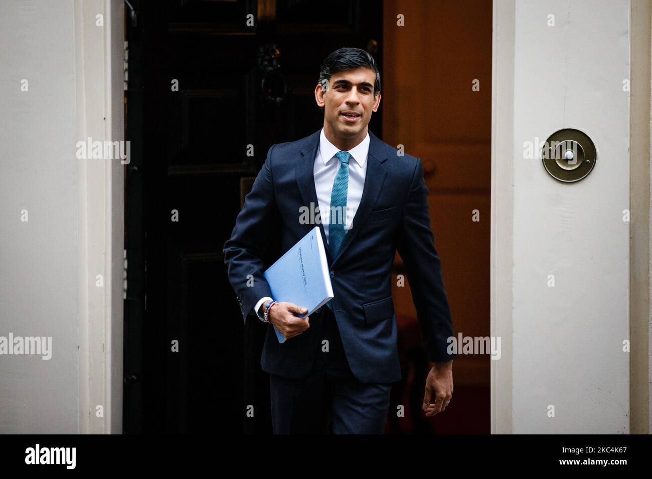 Chancellor of the Exchequer Rishi Sunak, Conservative Party MP for Richmond (Yorks), leaves 11 Downing Street to announce the Treasury's one-year spending review in the House of Commons in London, England, on November 25, 2020. The review is understood to include a 4.3 billion pound package of investment in job creation, with any decisions on tax rises and spending cuts deferred until the country is further clear of the coronavirus crisis that has consumed public finances this year. (Photo by David Cliff/NurPhoto) Stock Photo