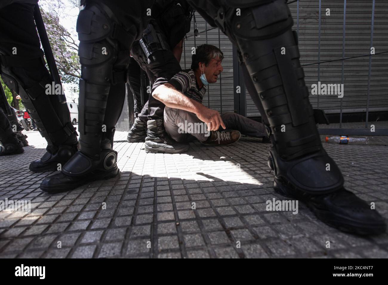 Thousands of people came to the Casa Rosada to see the coffin of Diego